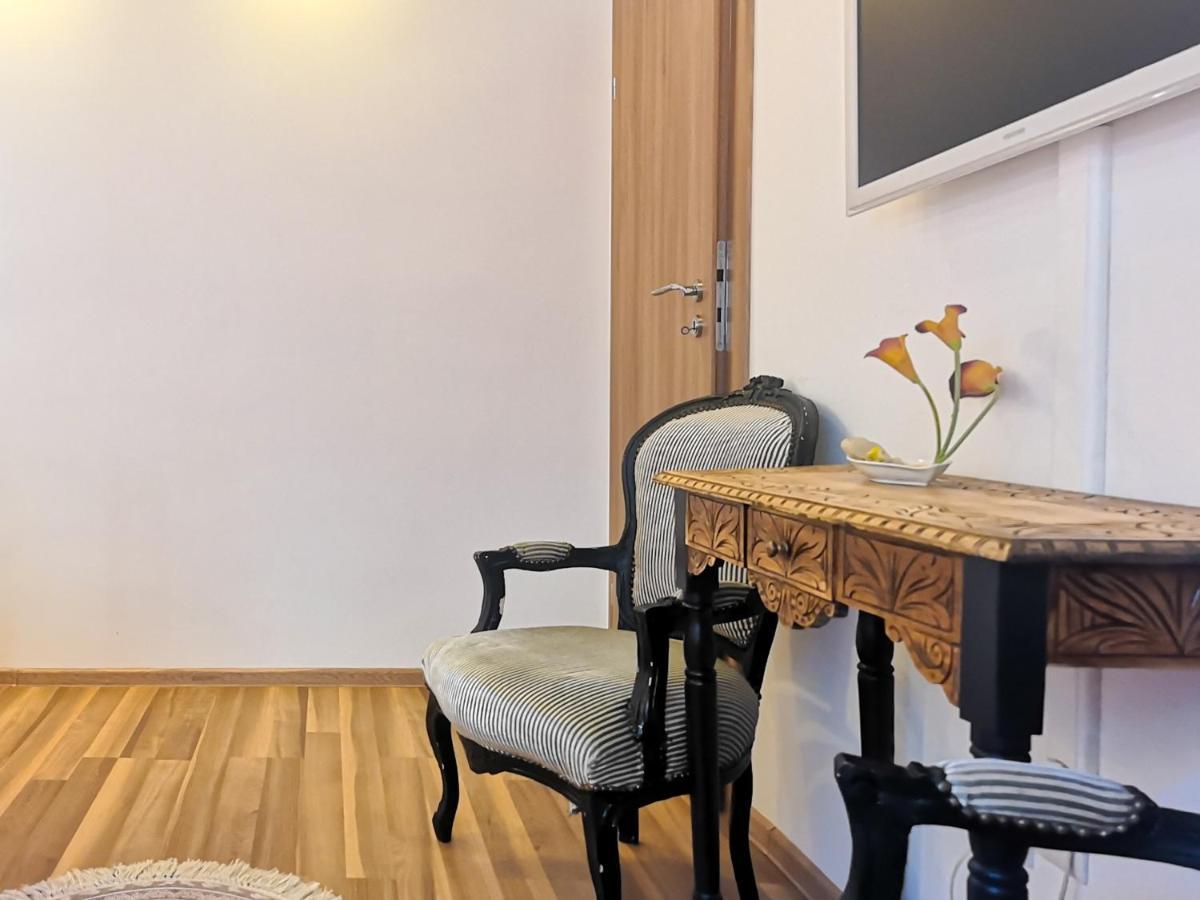 Fancy 1Bd Family Friendly In Historical Centre Apartment Bucureşti Ngoại thất bức ảnh
