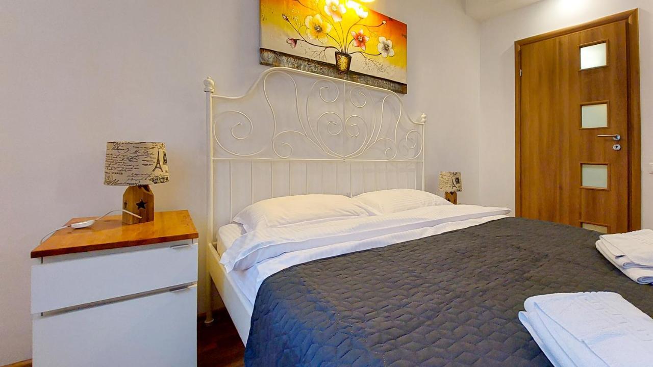Fancy 1Bd Family Friendly In Historical Centre Apartment Bucureşti Ngoại thất bức ảnh