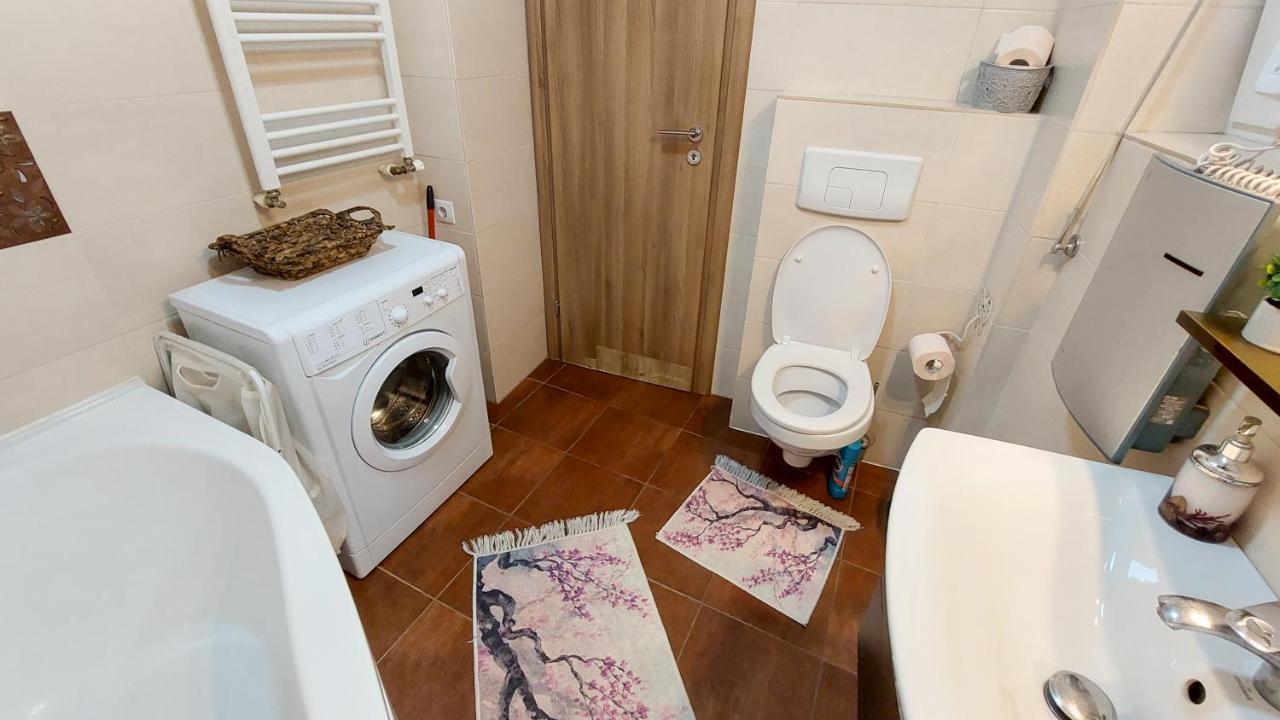 Fancy 1Bd Family Friendly In Historical Centre Apartment Bucureşti Ngoại thất bức ảnh